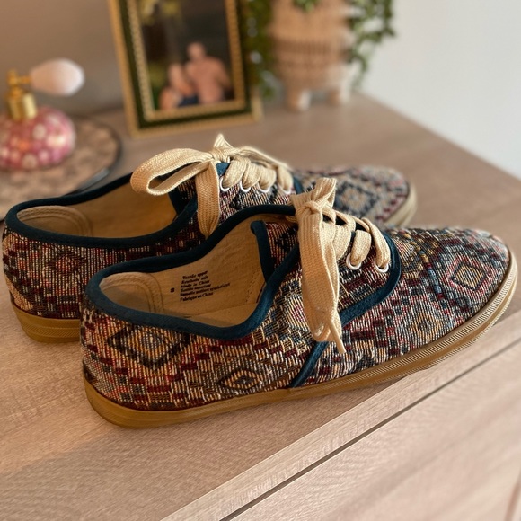 Urban Outfitters Boho, Tribal Style Shoes with Beige Sole -  Size 8 - Picture 11 of 12